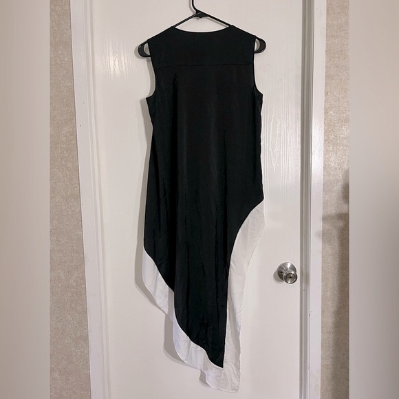 BCBGMaxAzria Black and White high-low top - Picture 4 of 5